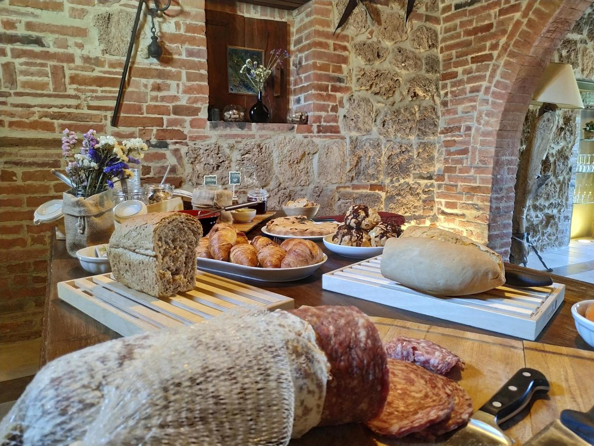 Agriturismo Le Sorbelle D'Orcia Con Piscina Пиенца Экстерьер фото