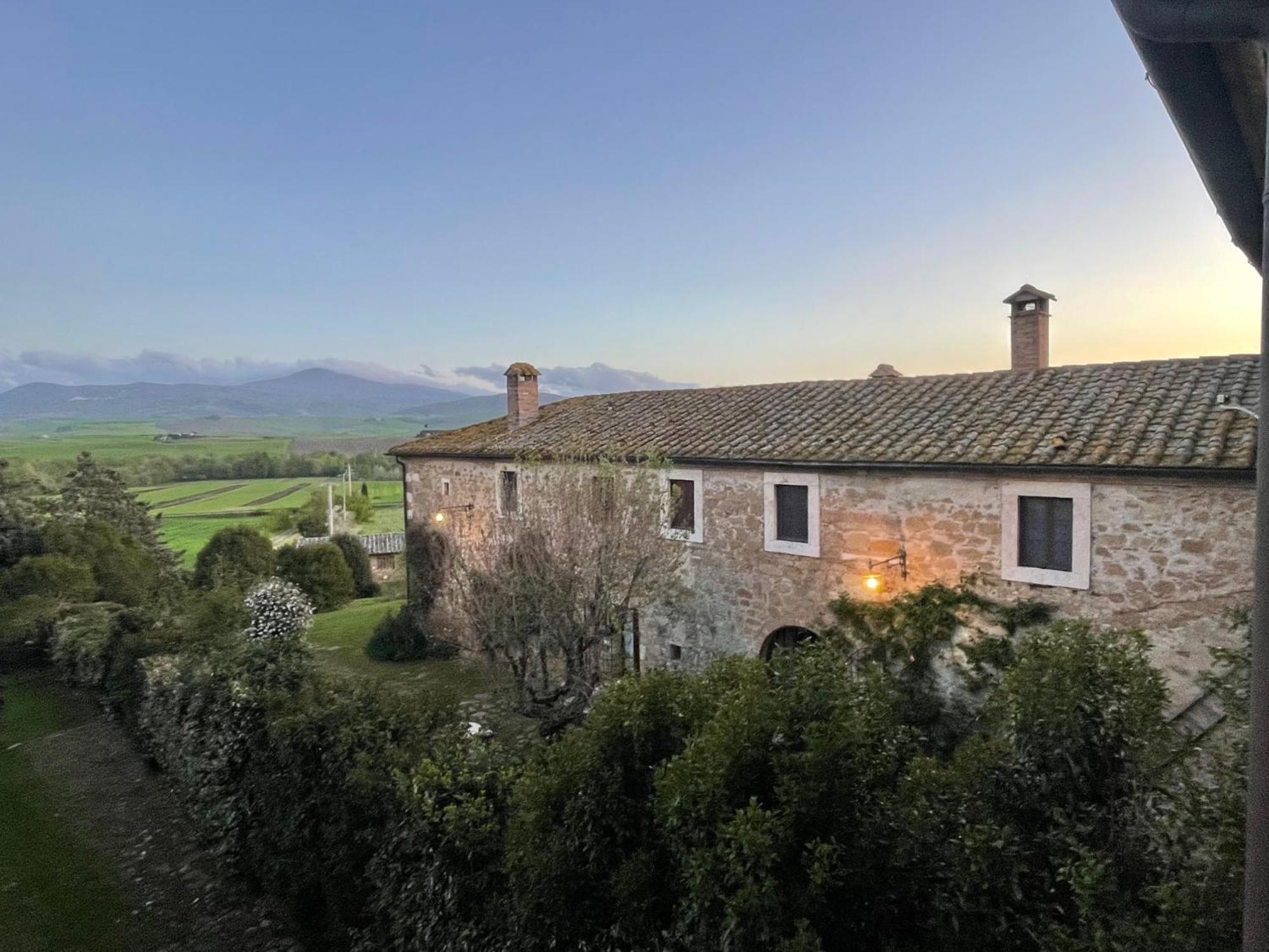 Agriturismo Le Sorbelle D'Orcia Con Piscina Пиенца Экстерьер фото