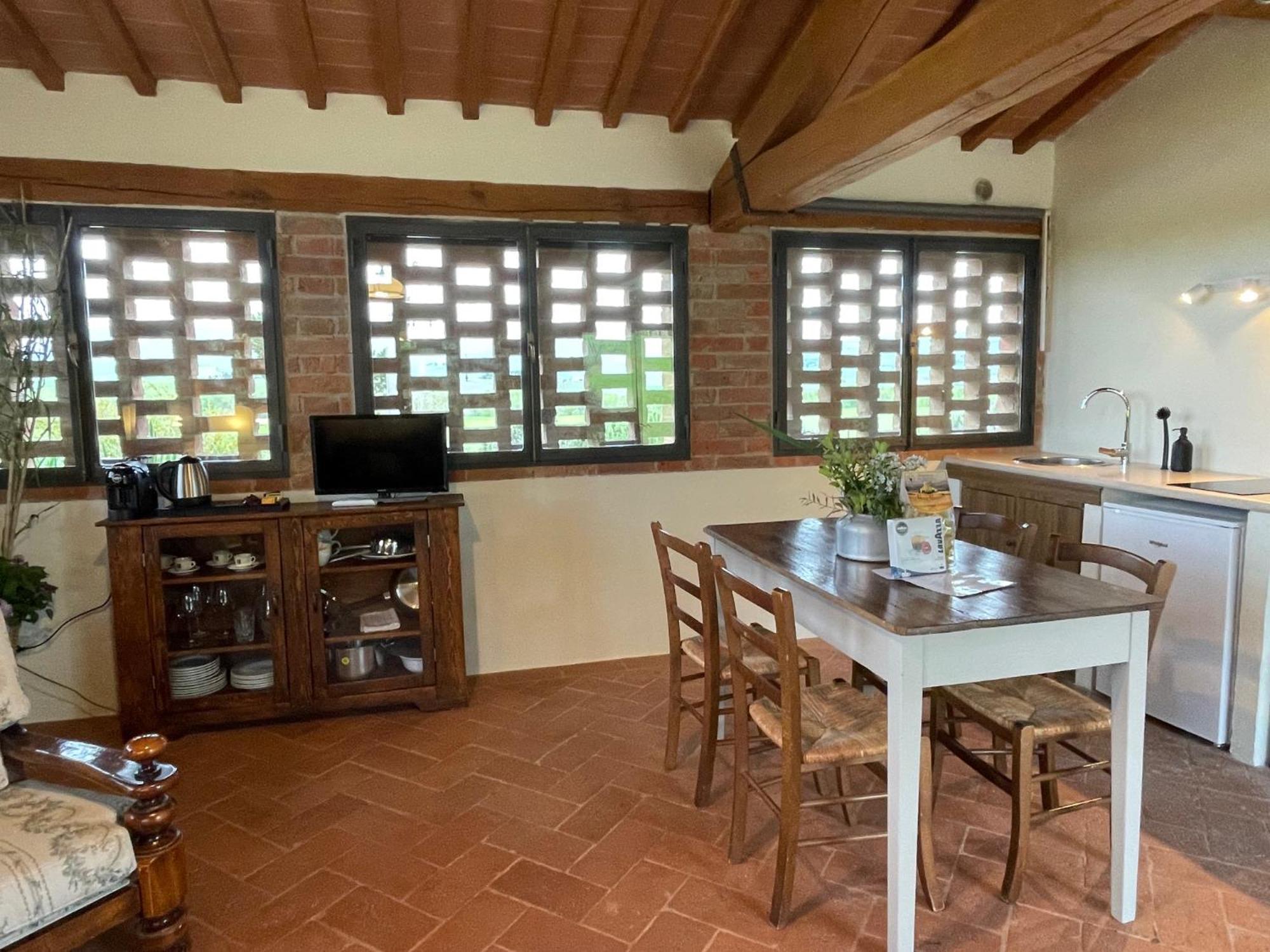 Agriturismo Le Sorbelle D'Orcia Con Piscina Пиенца Экстерьер фото